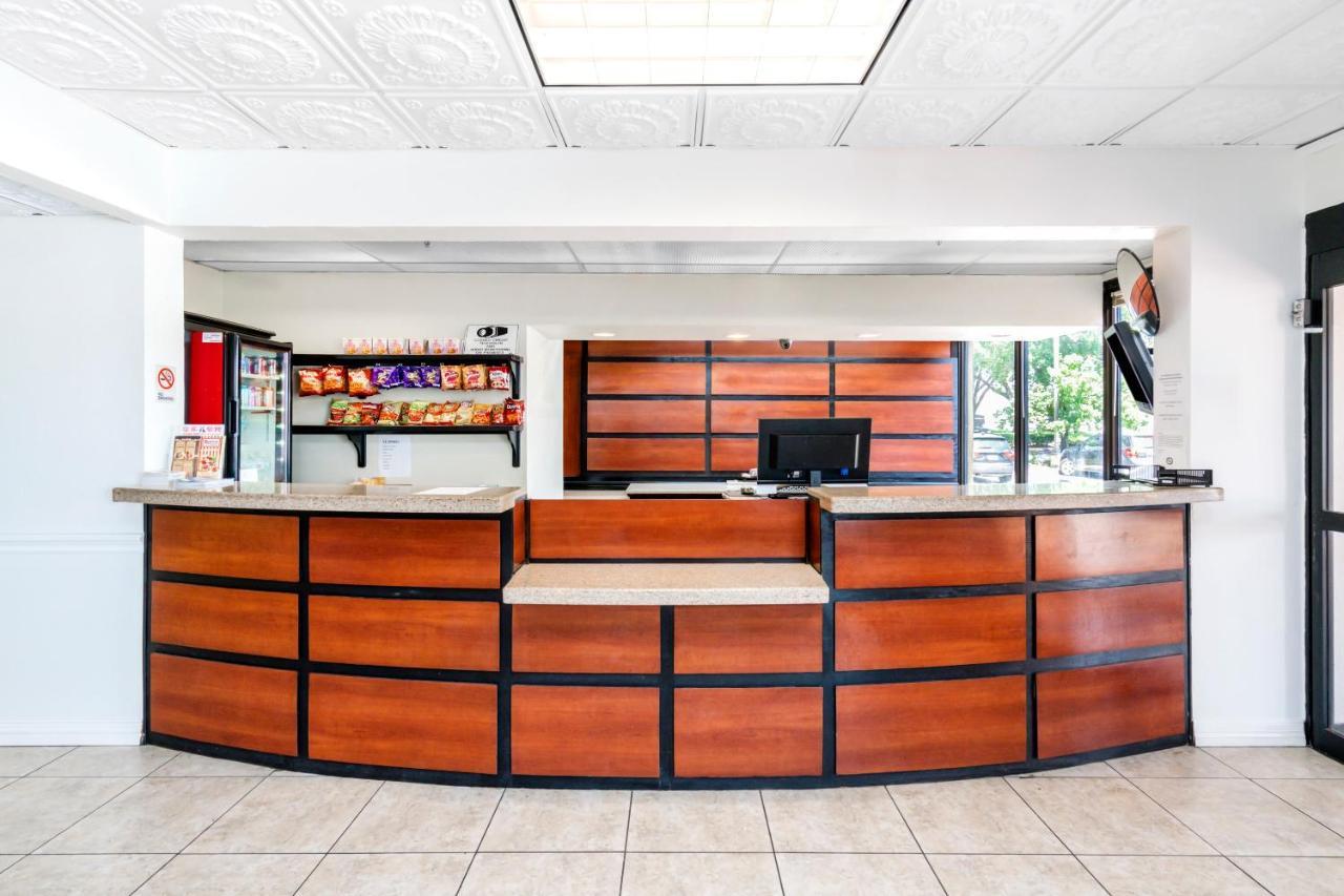 Отель Oyo Townhouse Houston George Bush Intercontinental Экстерьер фото