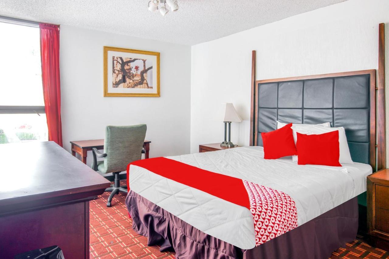 Отель Oyo Townhouse Houston George Bush Intercontinental Экстерьер фото