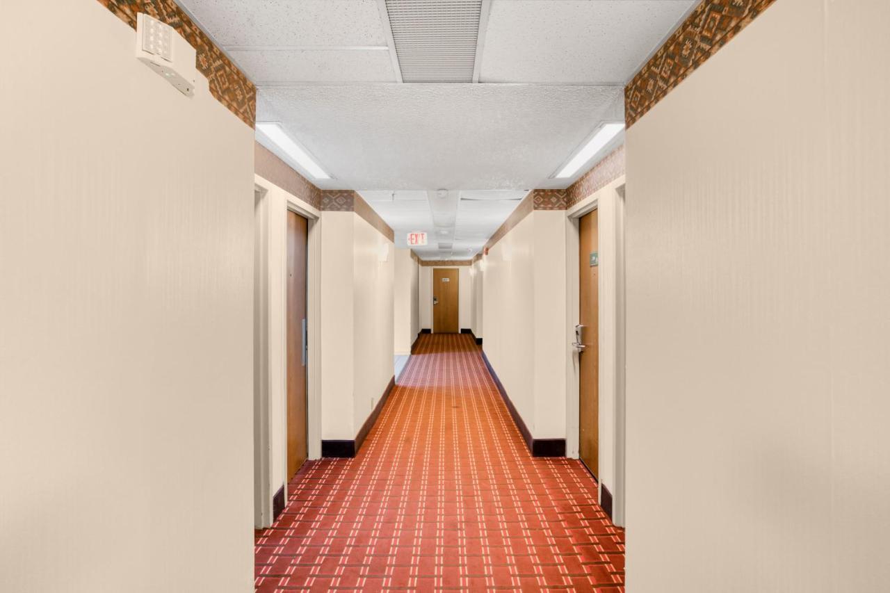 Отель Oyo Townhouse Houston George Bush Intercontinental Экстерьер фото