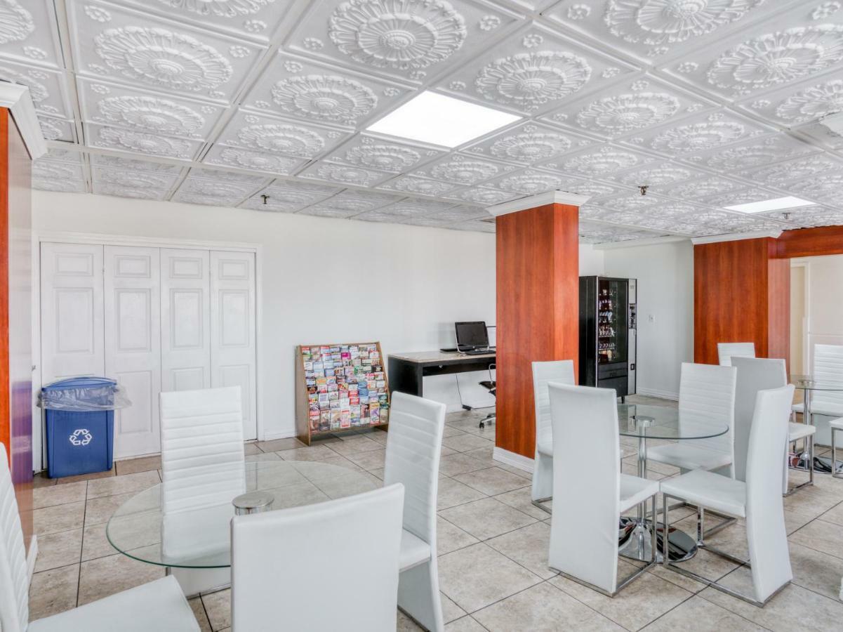 Отель Oyo Townhouse Houston George Bush Intercontinental Экстерьер фото