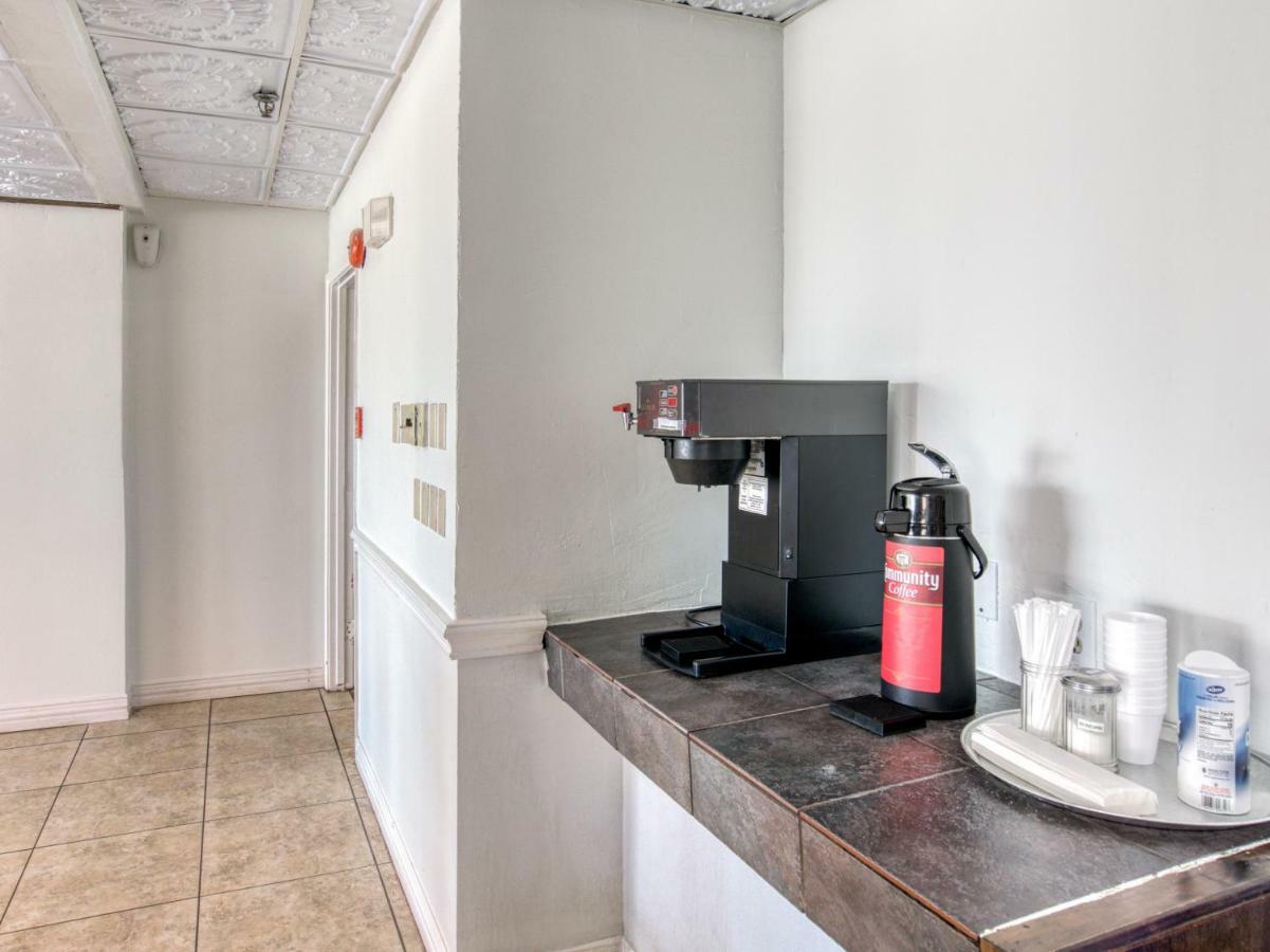 Отель Oyo Townhouse Houston George Bush Intercontinental Экстерьер фото