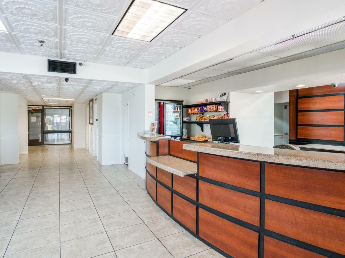 Отель Oyo Townhouse Houston George Bush Intercontinental Экстерьер фото