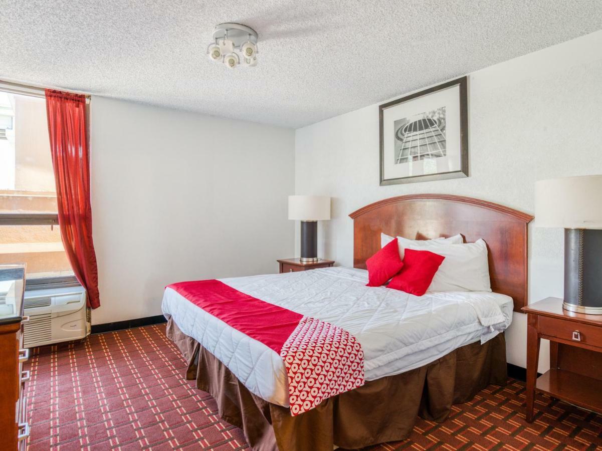 Отель Oyo Townhouse Houston George Bush Intercontinental Экстерьер фото