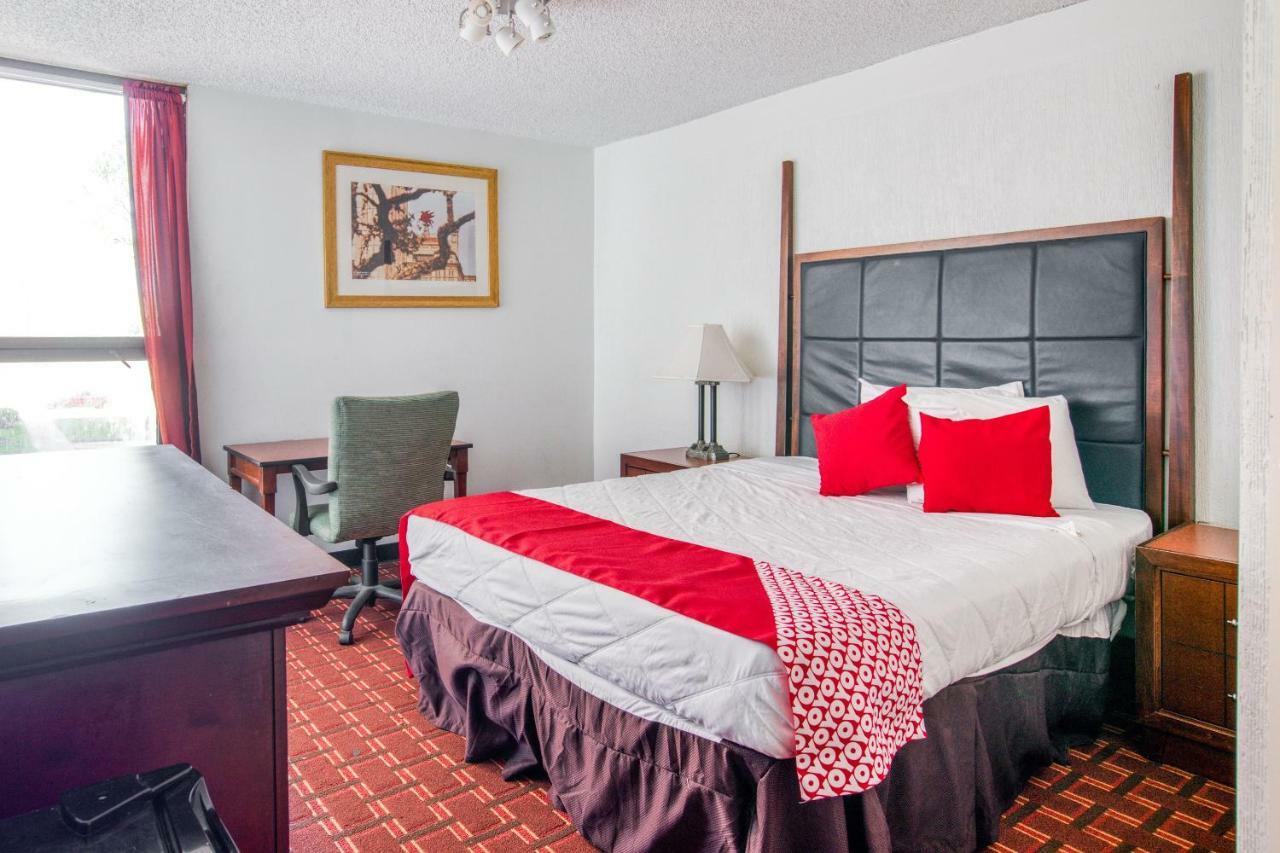 Отель Oyo Townhouse Houston George Bush Intercontinental Экстерьер фото