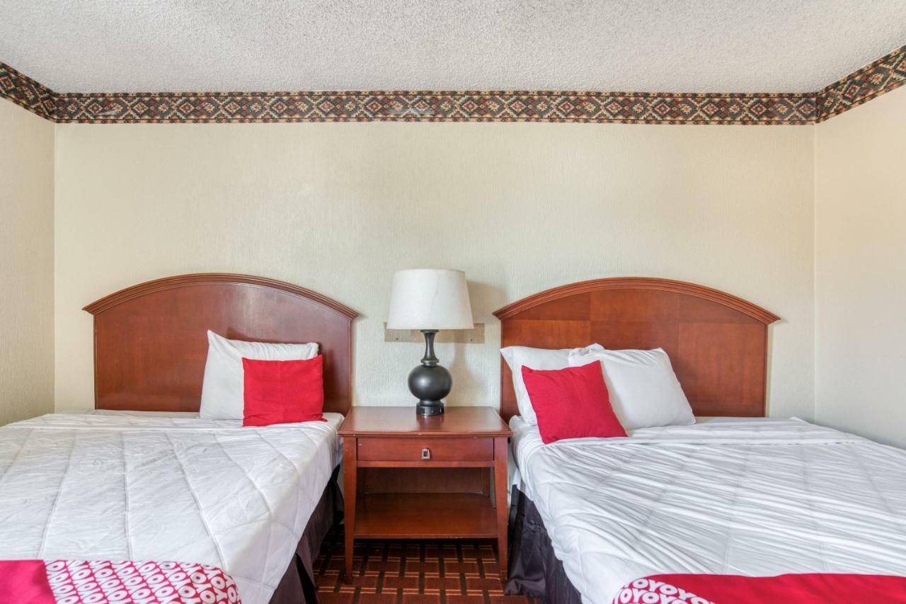 Отель Oyo Townhouse Houston George Bush Intercontinental Экстерьер фото